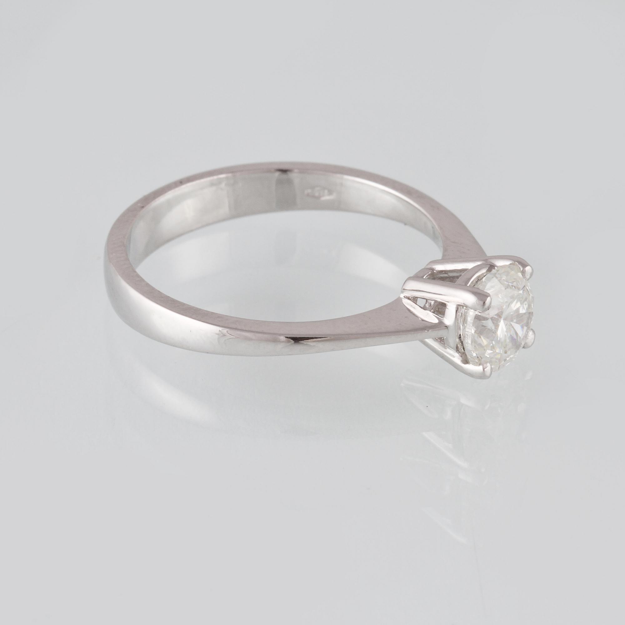 RING, 18K vitguld med briljantslipad diamant 1.00 ct, Milano, Italien. Vikt 3,5 gram.