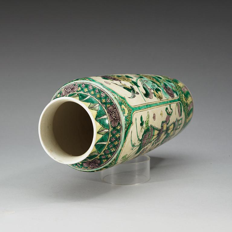 A famille verte vase, Qing dynasty, Kangxi (1662-1722).