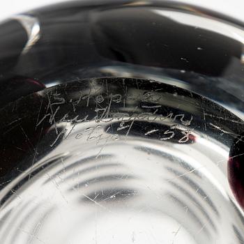 Saara Hopea, a 'Panther' glass vase, signed S. Hopea Nuutajärvi Notsjö -58.