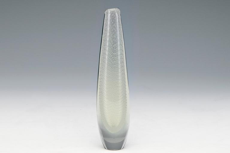 Gunnel Nyman, A VASE.