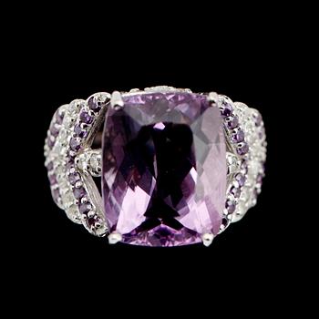 COCKTAILRING, silver, ametist ca 8.90 ct.