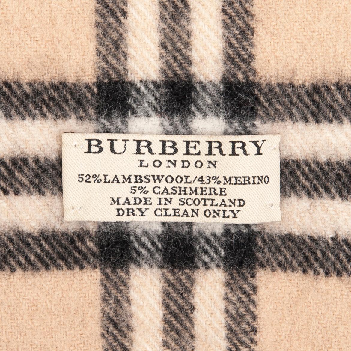 HALSDUK, Burberry.