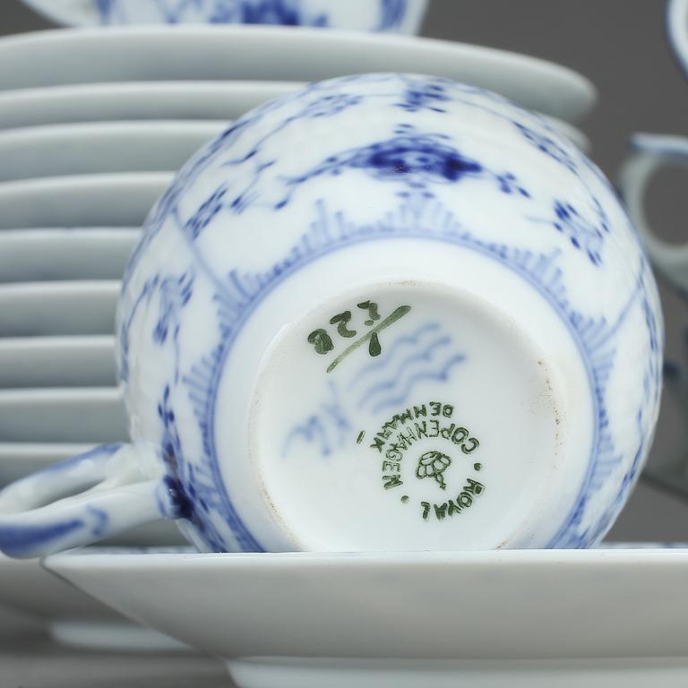 SERVISDELAR, 12 st, "Musselmalet", Royal Copenhagen, Danmark, 1900-talets andra hälft.