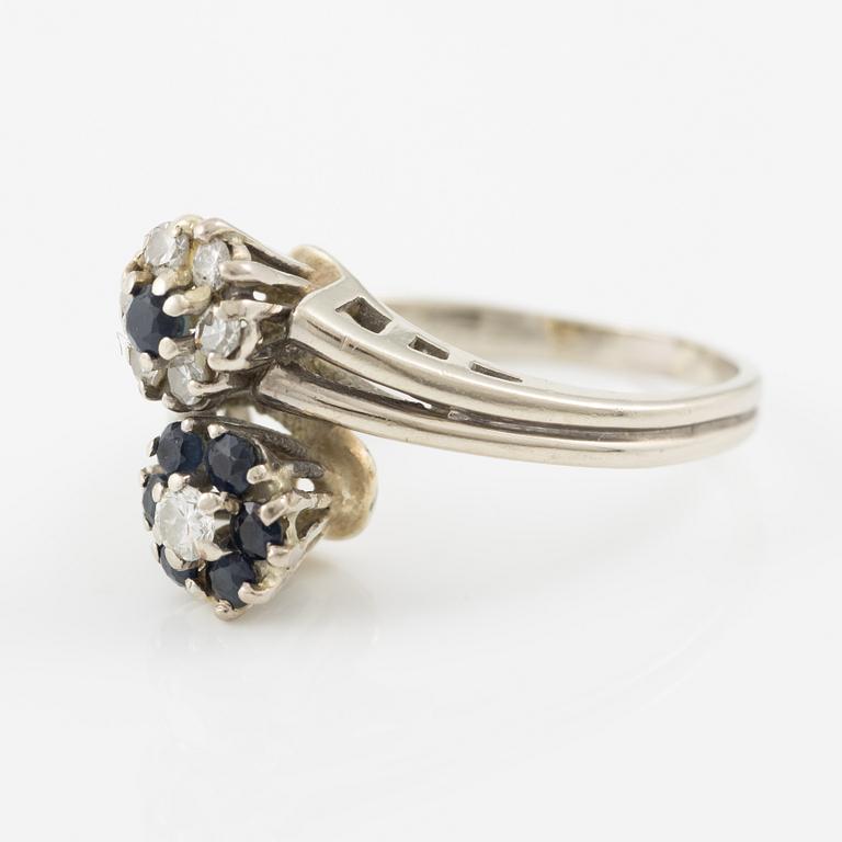 Ring, 18K white gold with sapphires and brilliant-cut diamonds, twin model.