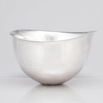Lars Håkansson, a sterling bowl, Konstindustriskolan, Göteborg 1978.