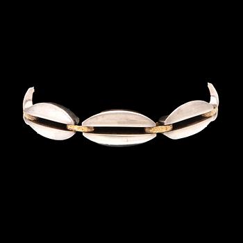 Regitze Overgaard, armband silver och 18K guld nr 409 för Georg Jensen, Danmark.
