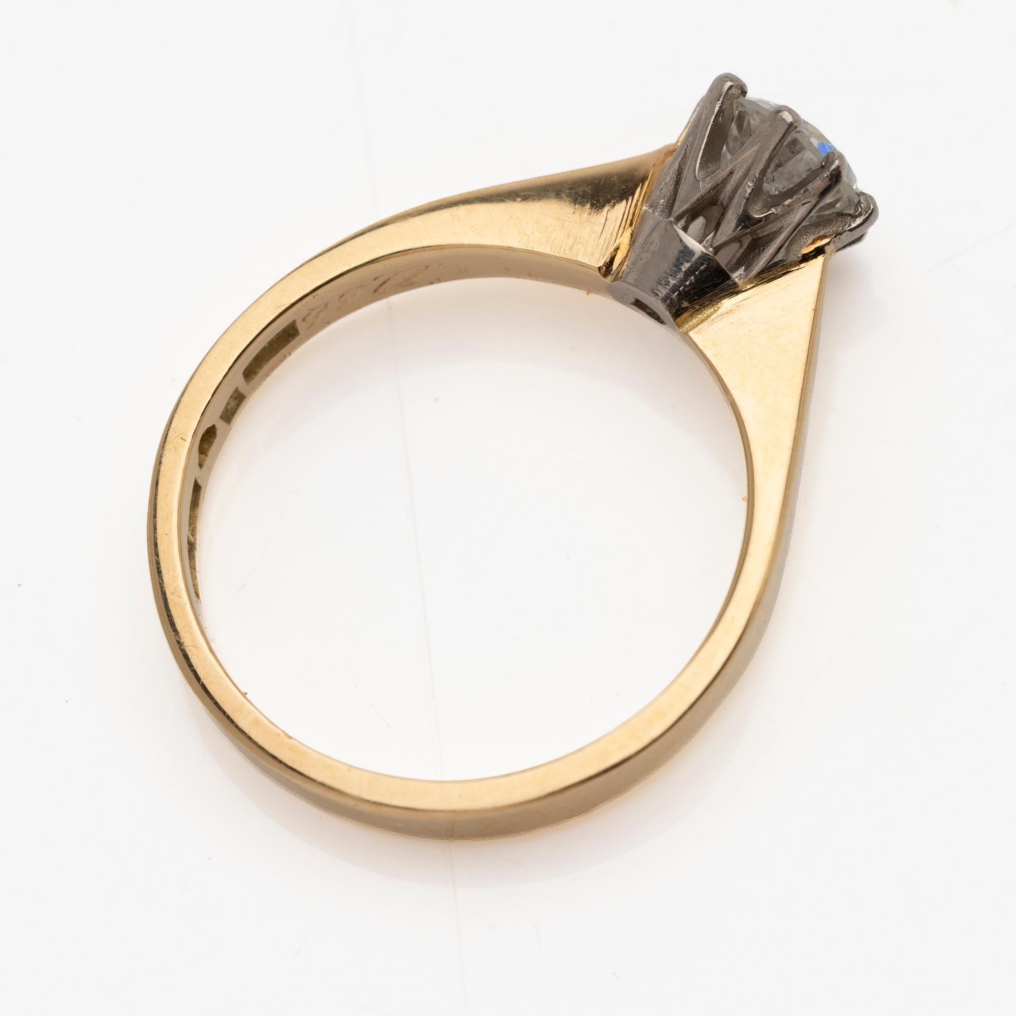 Lars-Erik Nilsson, 18K gold solitaire ring with a diamond, Ängelholm 1990.
