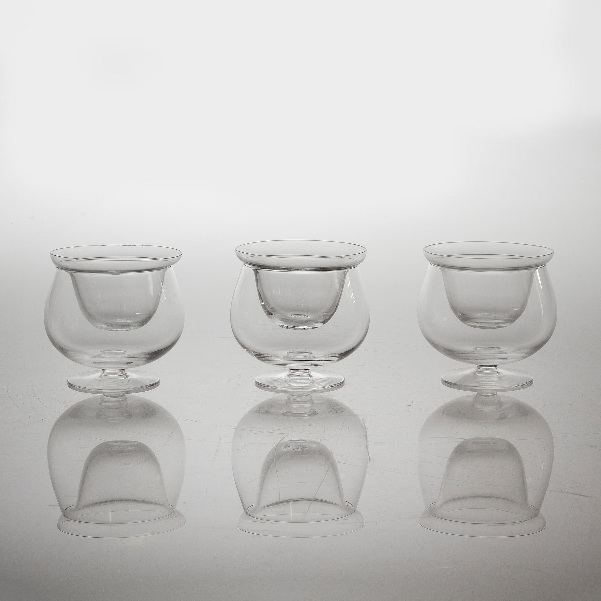 24 shrimp bowls in glass, second half of the 20th century.