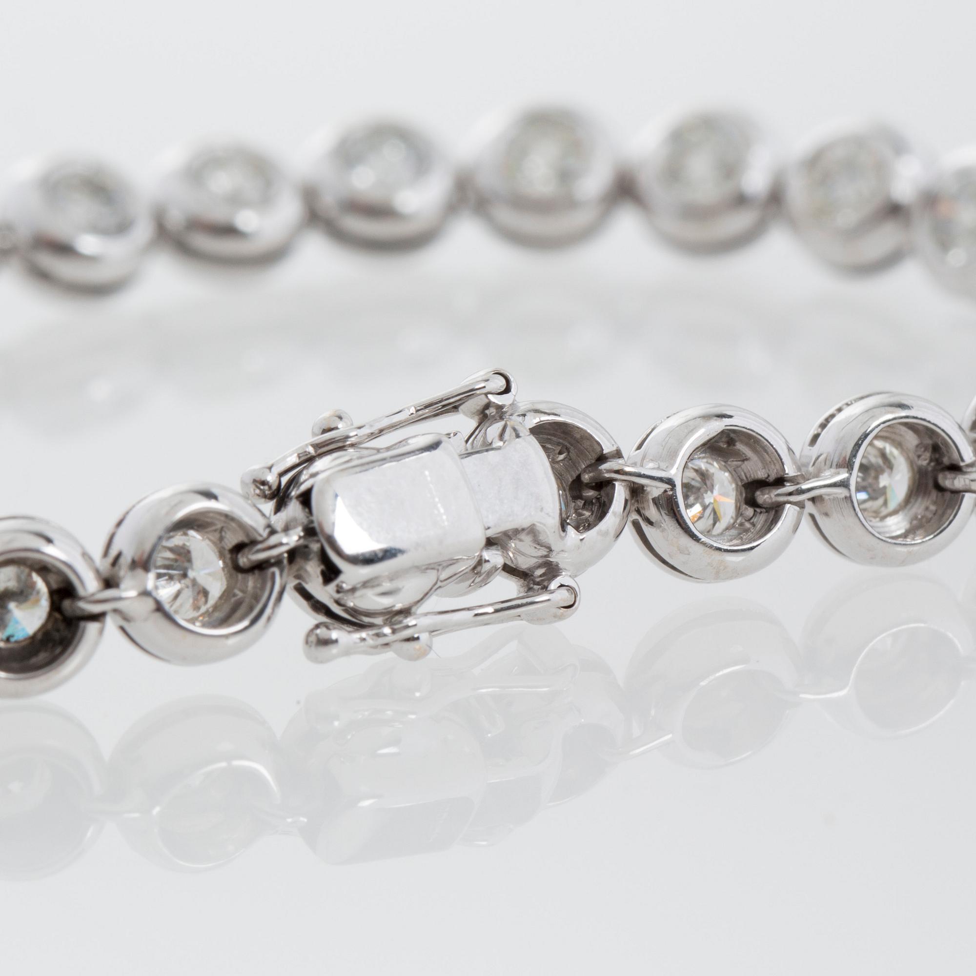 ARMBAND, 18K vitguld med briljantslipade diamanter ca 4.35 ct.