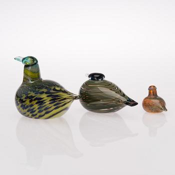 THREE GLASS BIRDS, signed O. Toikka Nuutajärvi.