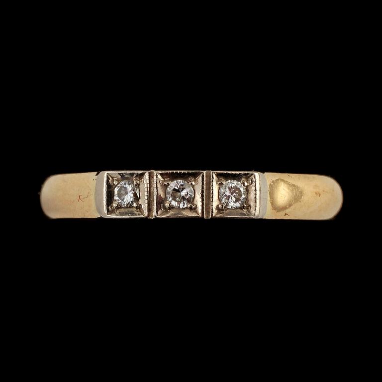 RING, 20k guld med tre fasettslipade diamanter, Evald Pettersson, Skövde, 1931. Vikt 3 g.