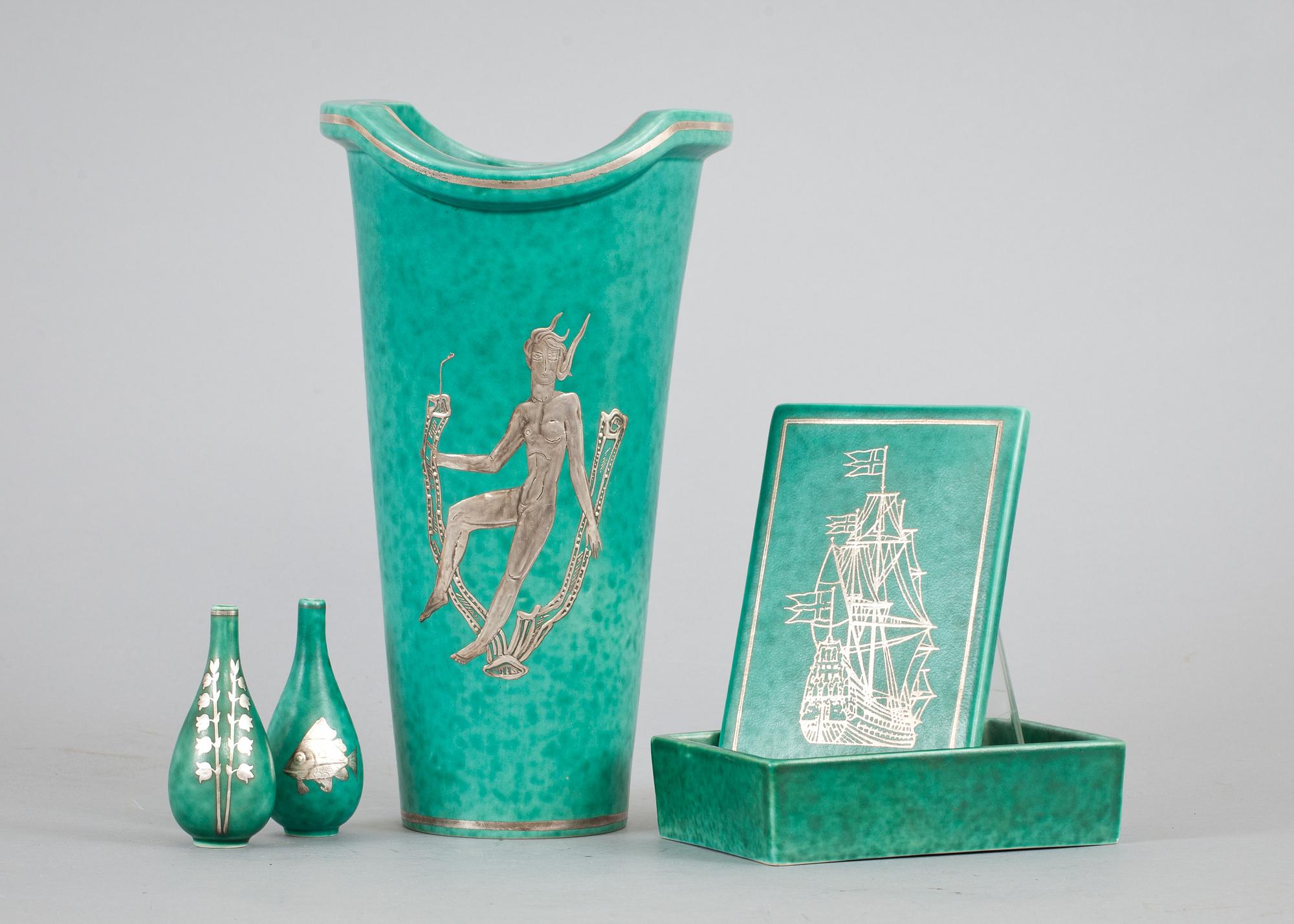 VASER samt ASK med LOCK, stengods, Wilhelm Kåge, Argenta, Gustavsberg, 1900-tal.