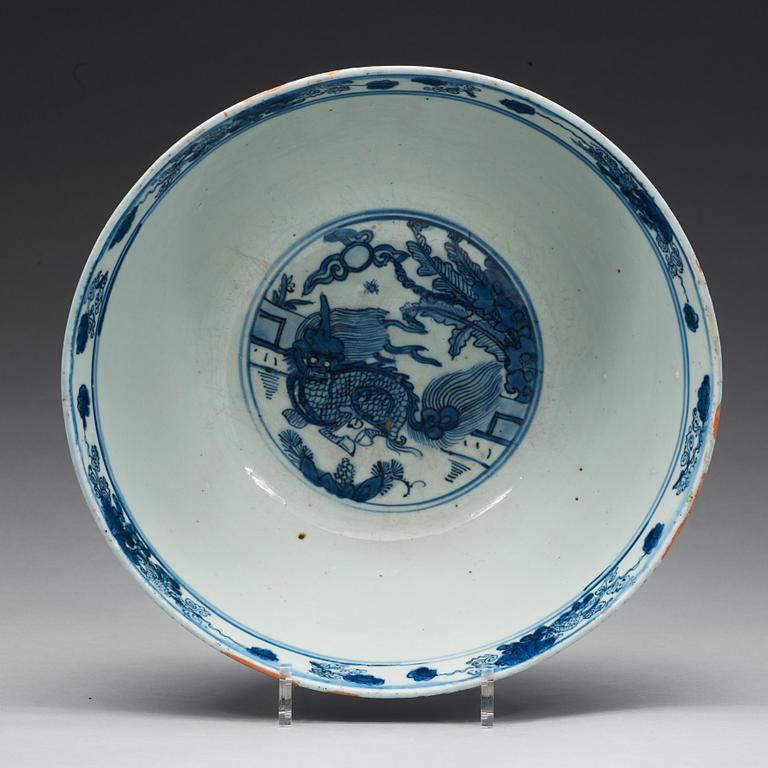 A massive blue and white bowl, Ming dynasty, Wanli (1572-1620).