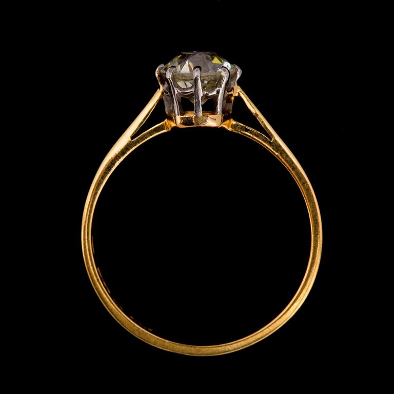 RING, sk enstensring, 18k guld, med antikslipad diamant ca 0,85ct. 1928. Vikt 2g.