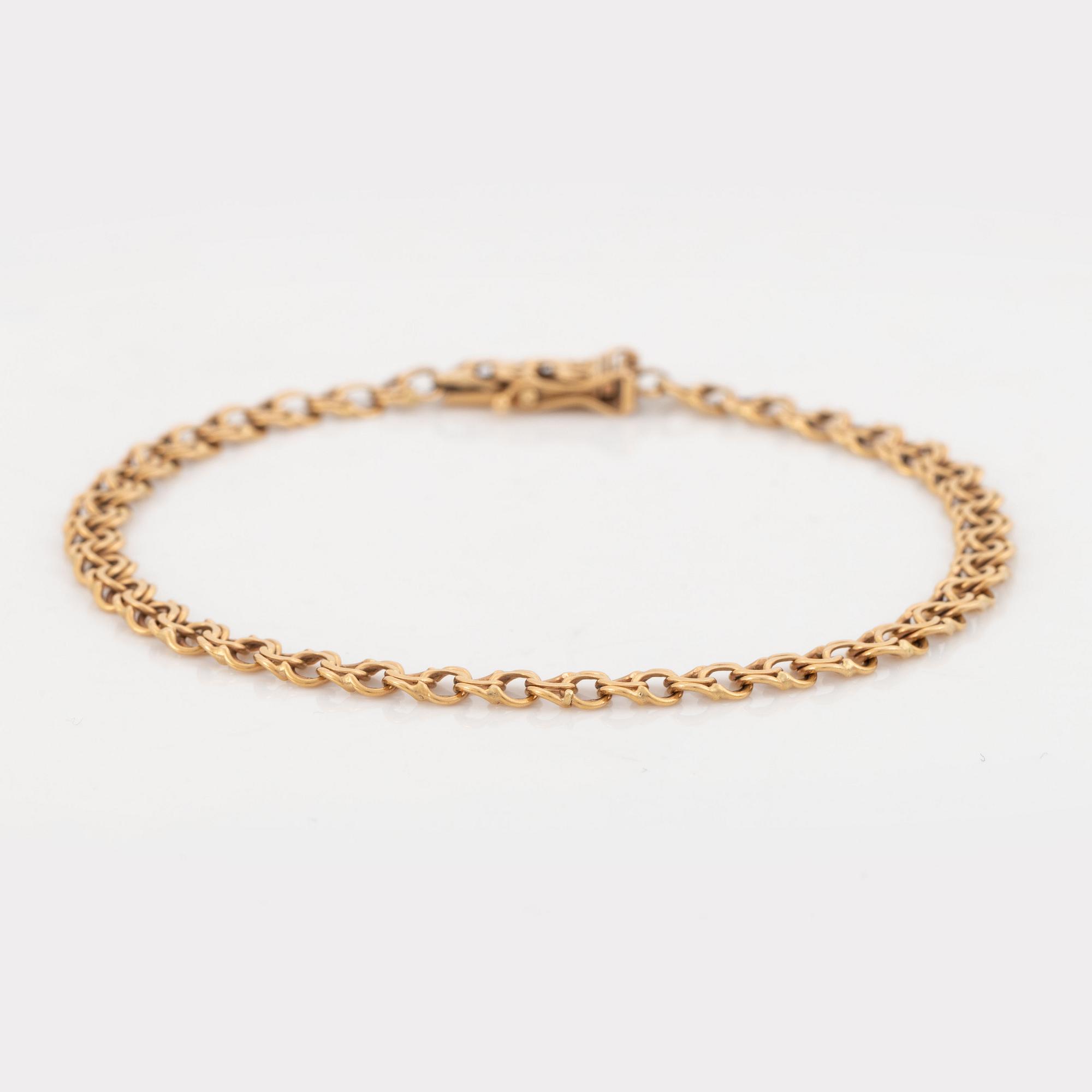 18K gold bracelet.