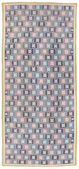 Sigvard Bernadotte, A CARPET, "Vitsippa", flat weave, 846 x 395,5 cm, signed SB.