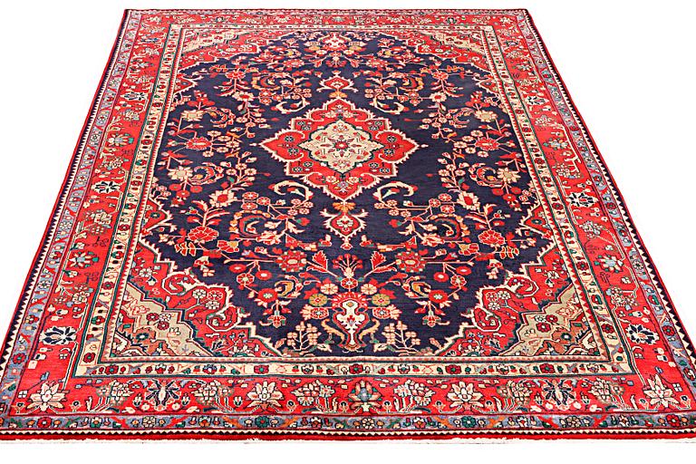 A carpet, Mahal, a. 320 x 217 cm.