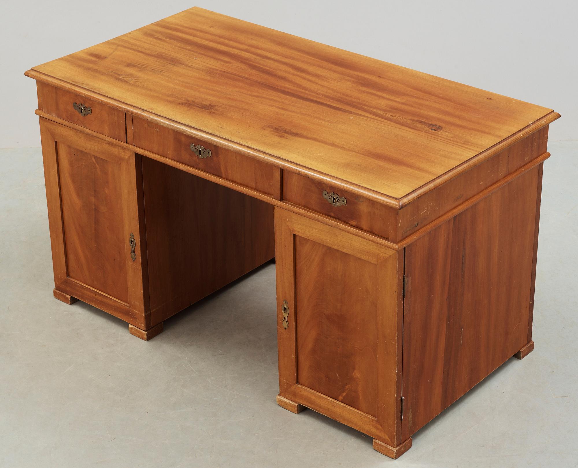 SKRIVBORD, omkring år 1900.