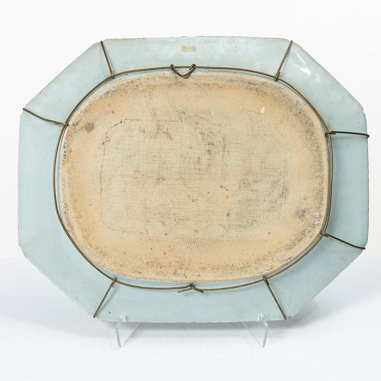 A blue and white export porcelain serving dish, China, Qianlong (1736-95).