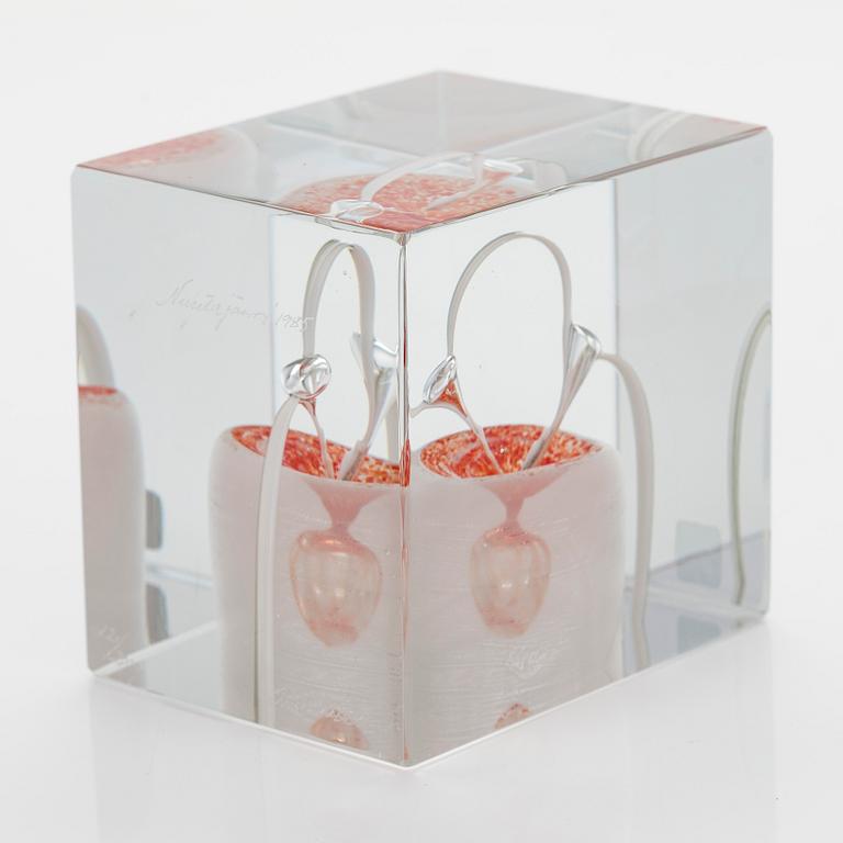 Oiva Toikka, årskub, signerad Oiva Toikka, Nuutajärvi 1985, 612/2000.