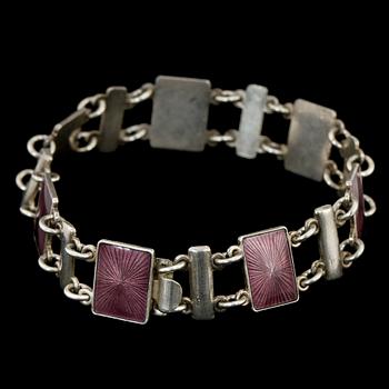 ARMBAND, 2 st, sterlingsilver, Volmer Bahner, Danmark, 1900-tal samt Annie Jagbäck, Lund, 1988. Tot vikt 23 g.