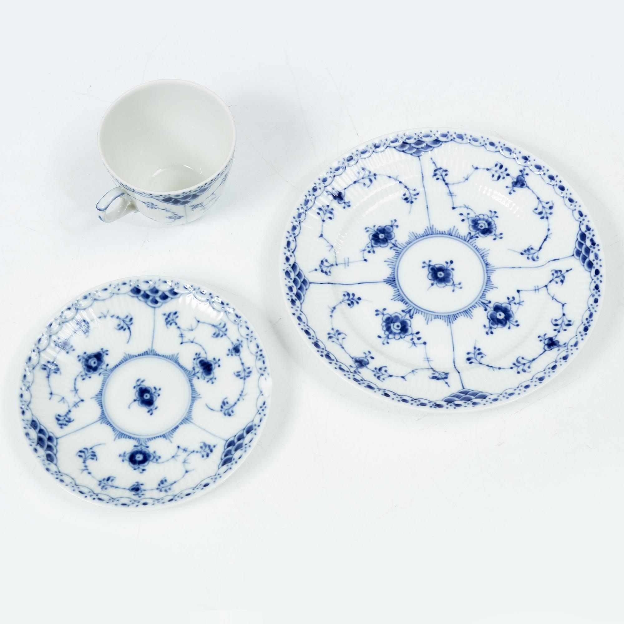 Royal Copenhagen, coffee service, 46 pieces, “Musselmalet Halvblonde”, Denmark.