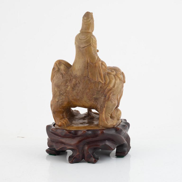 Guanyin, soapstone, Kina, sen qingdynasti/tidigt 1900-tal..