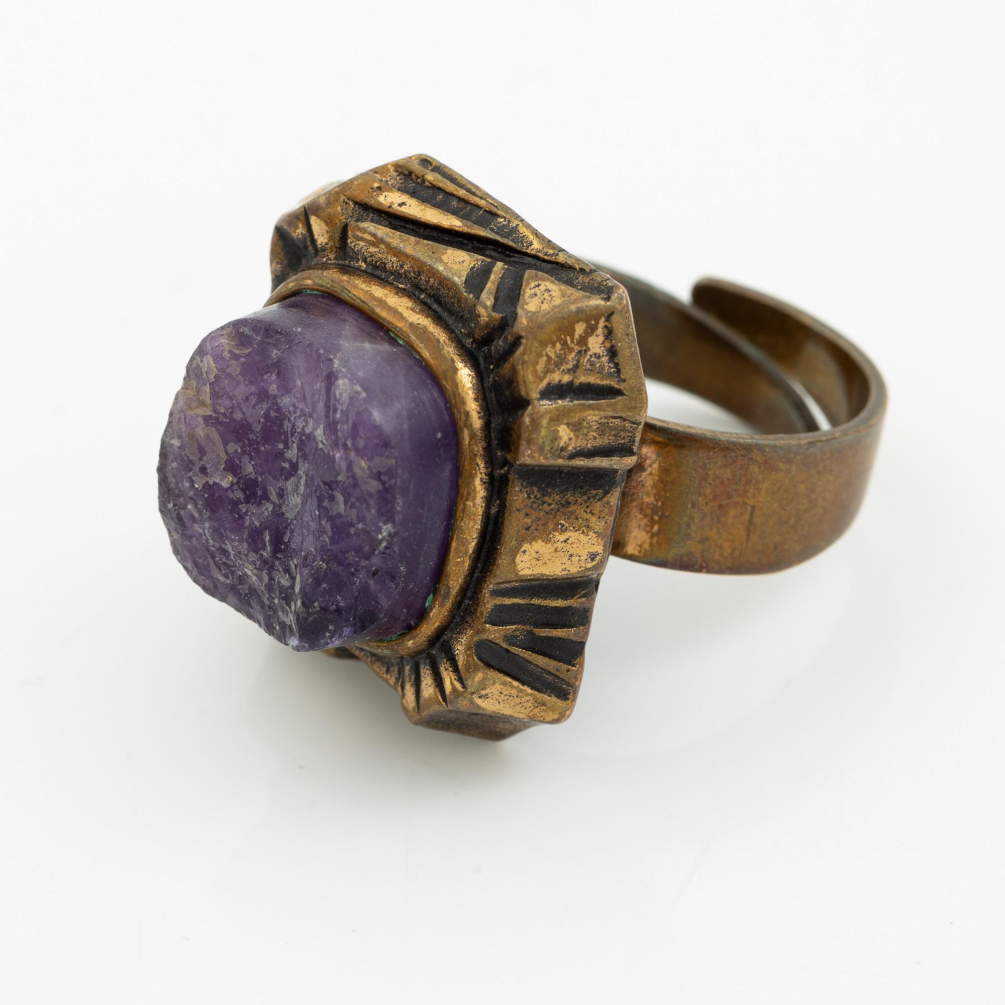 Pentti Sarpaneva, A bracelet, a pair of earrings, a ring, and a pendant, bronze with amethyst, Finland 1960s.