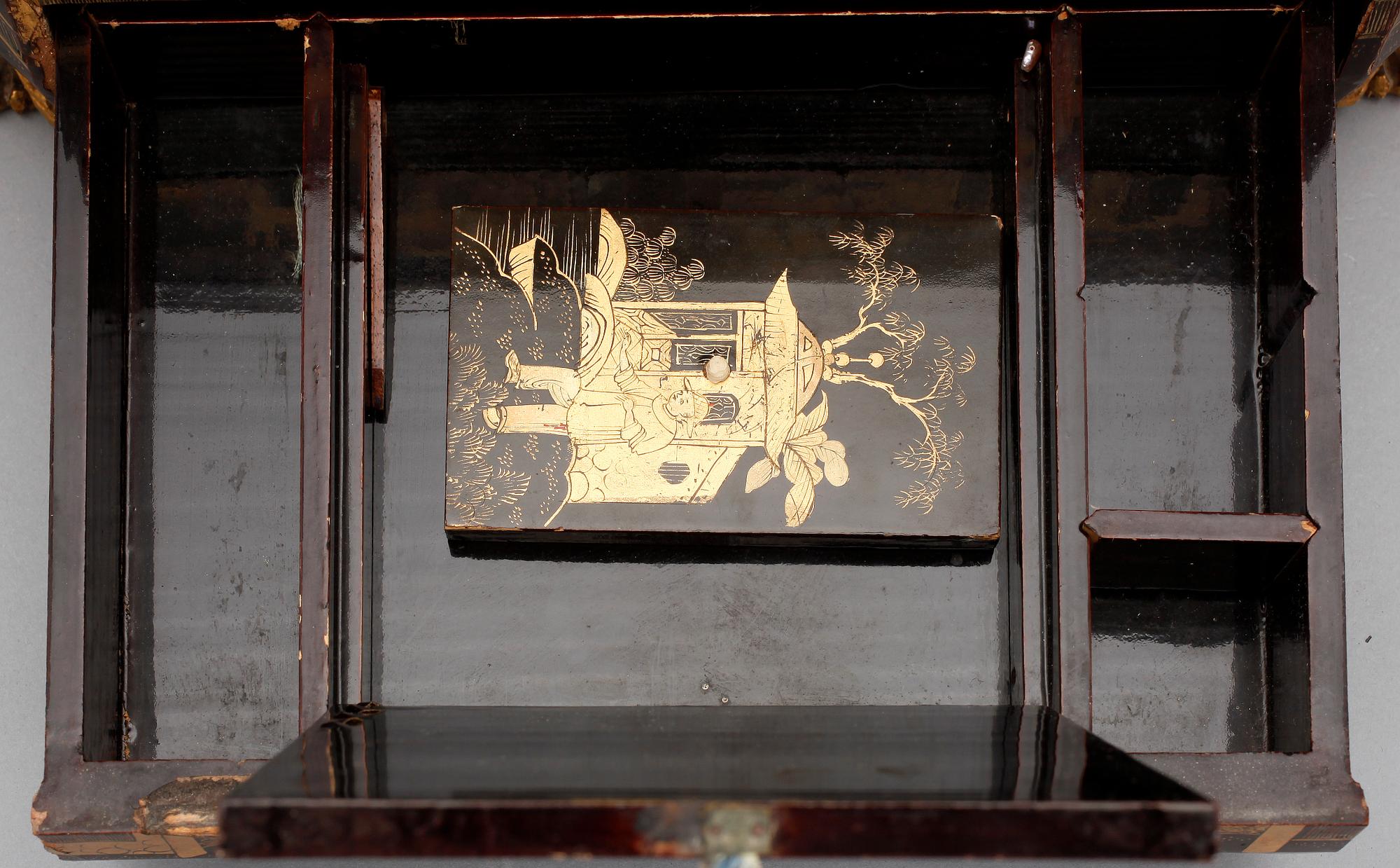 SCHATULL, lackerat trä. Qing dynastin, 1800-tal.