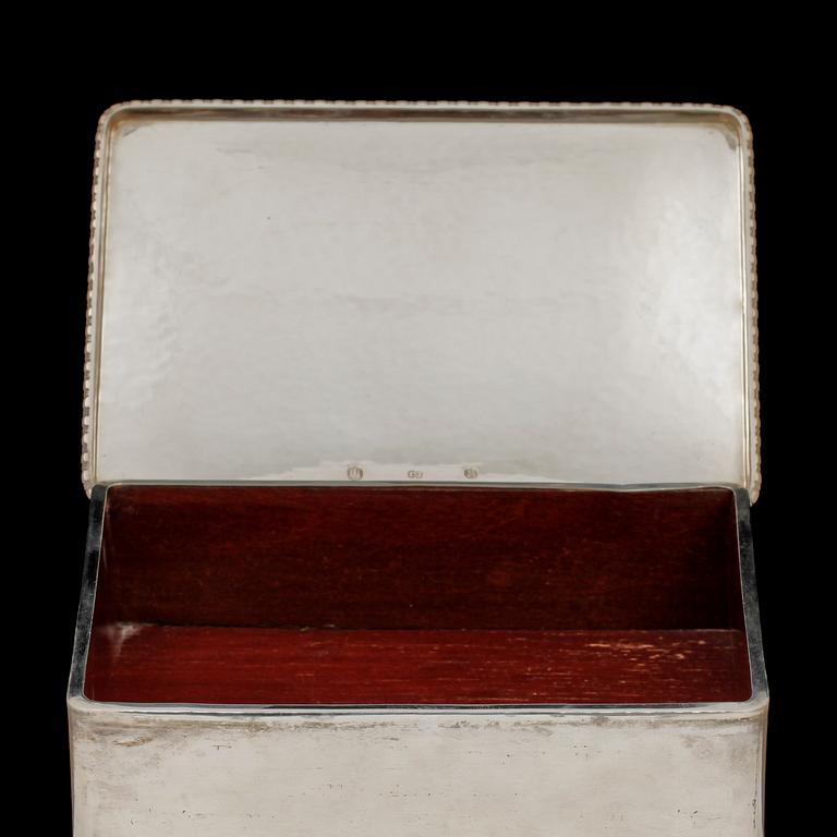 SKRIN samt CIGARETTSKRIN, silver, Sverige, 1923 resp Danmark, 1927. Tot vikt 714 g.