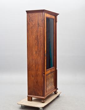 BOKSKÅP, nyrenässans. 1800-talets slut.