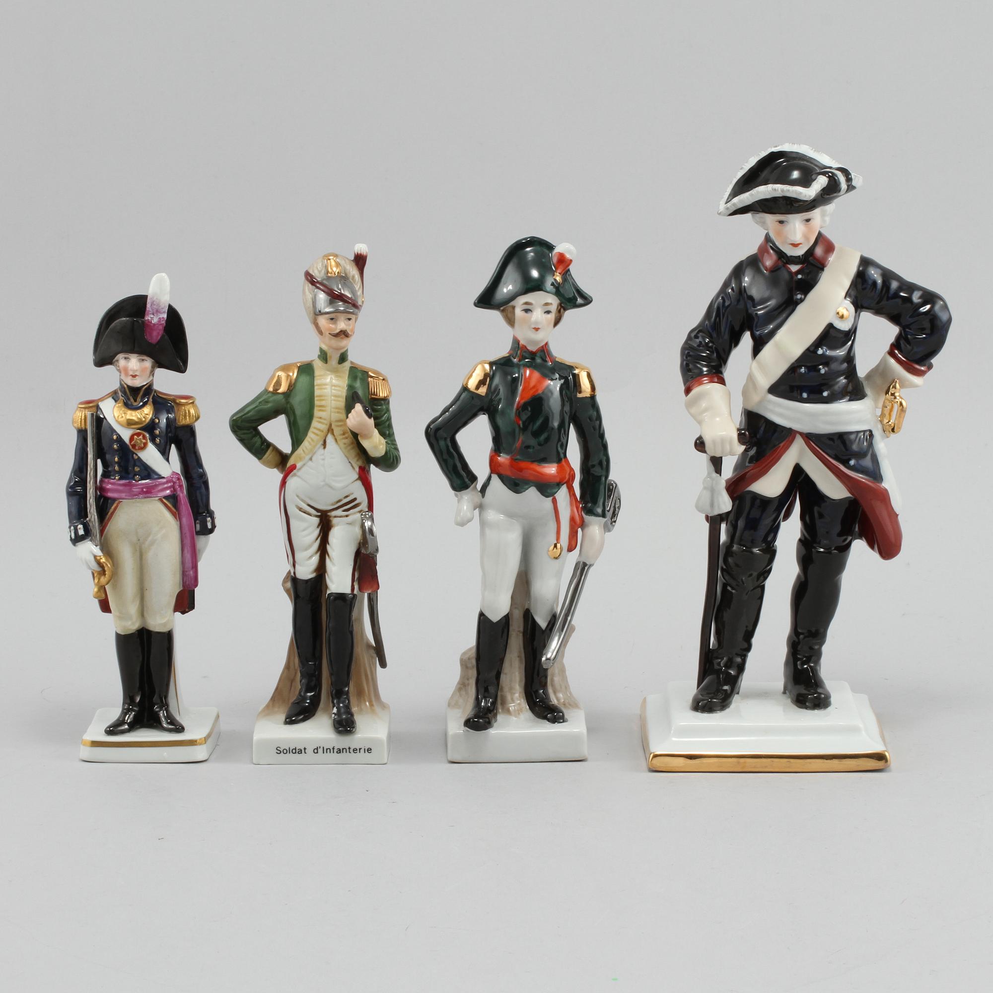 FIGURINER, 4 st. porslin, 1900-talets andra hälft.