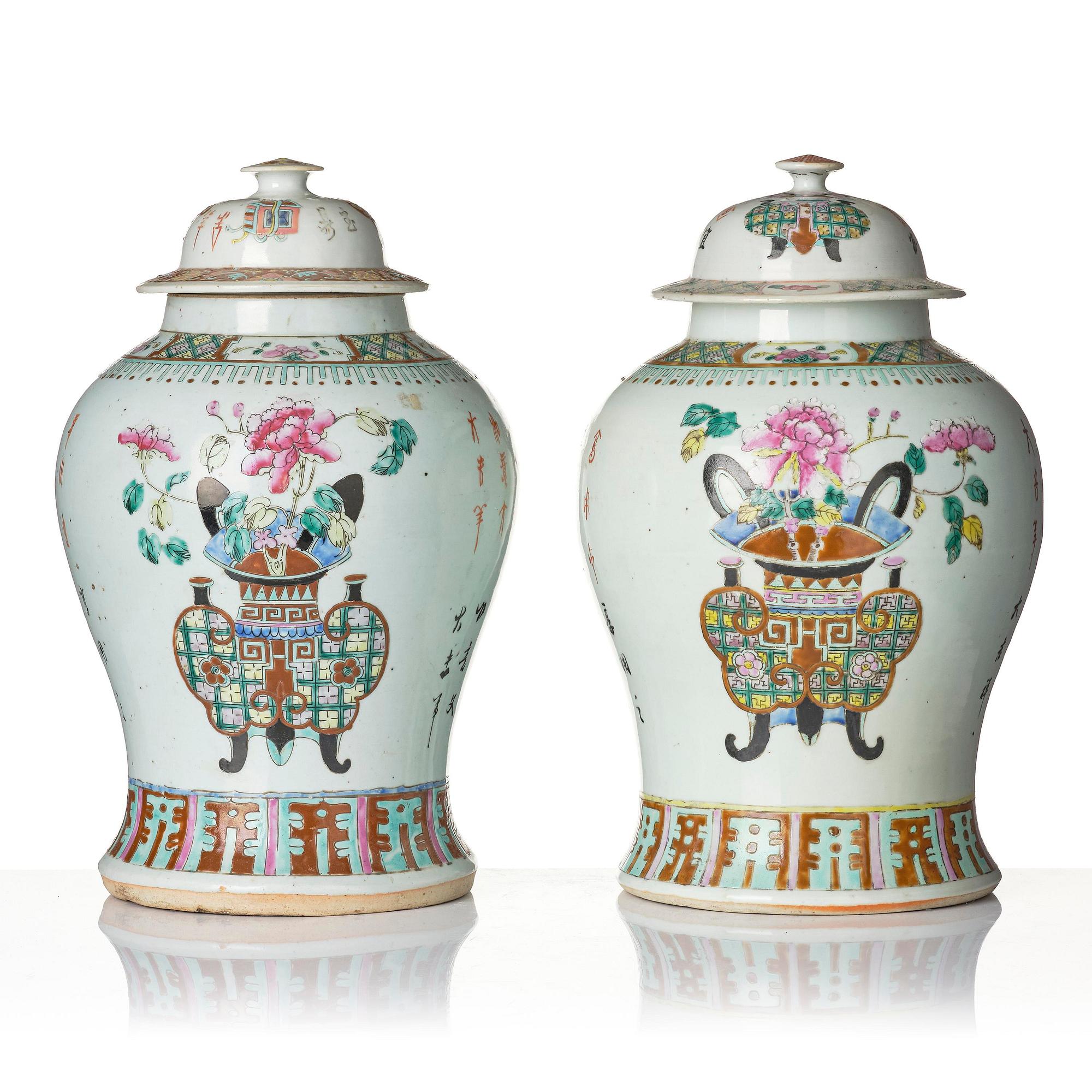 A pair of 'antiques' vases with covers, China, 20th century.