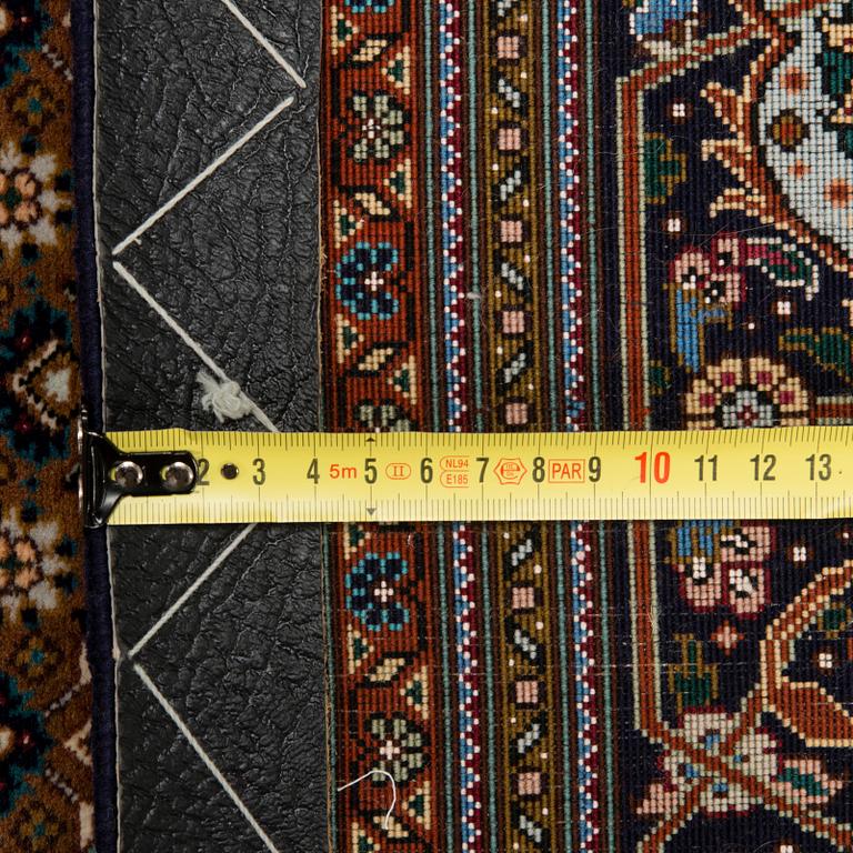 A TÄBRIZ CARPET, old, ca 200x300 cm.