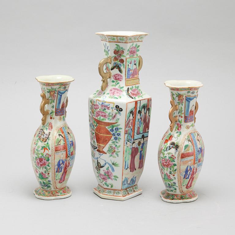 Three porcelain vases from China, late 19th century.