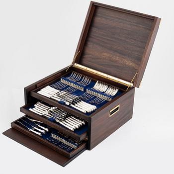 Besticksuppsättning i schatull, 96 delar, silver, Finland. Modell Viktoria. 1900-talets andra hälft.