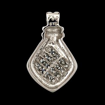 HÄNGE, 18k vitguld med princesslipade diamanter tot ca0,24ct. Vikt 2,2g.