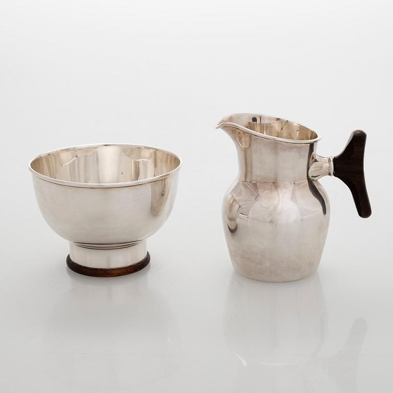 Tapio Wirkkala, a silver and teak cream jug and sugar bowl, Kultakeskus, Hämeenlinna 1959.