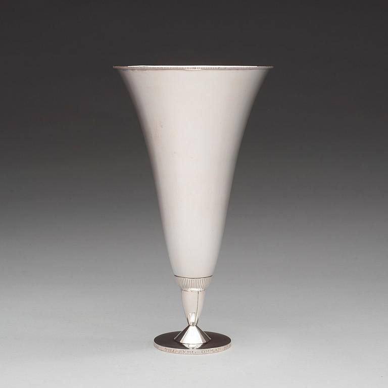 A Wiwen Nilsson silver vase, Lund 1925.