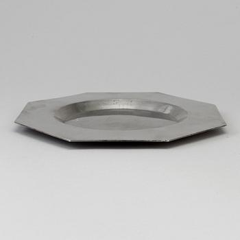 WIWEN NILSSON, a pewter plate from Ystad Tenn, 1934.