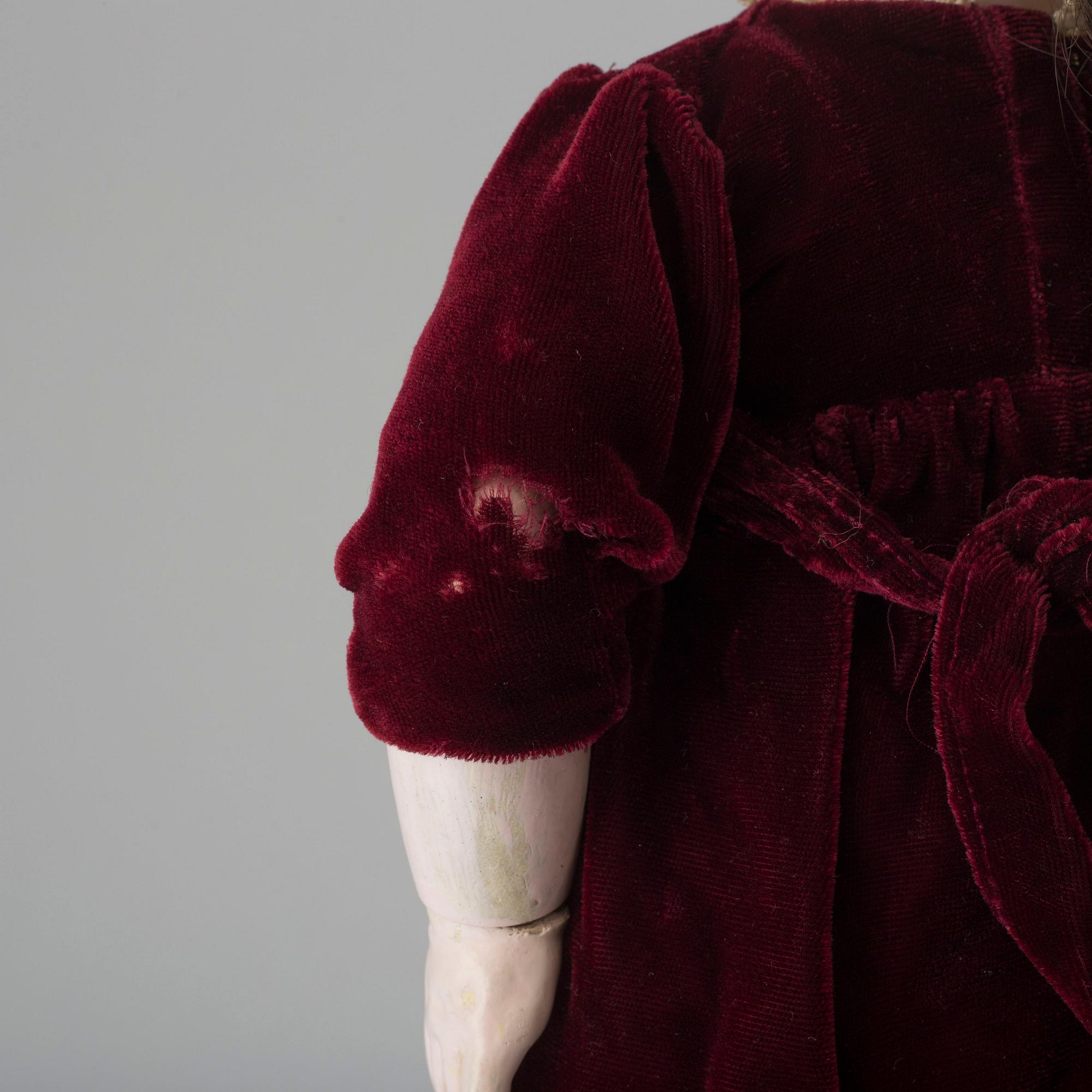 A porcelain doll, Jullien Jeune, France, late 19th century.