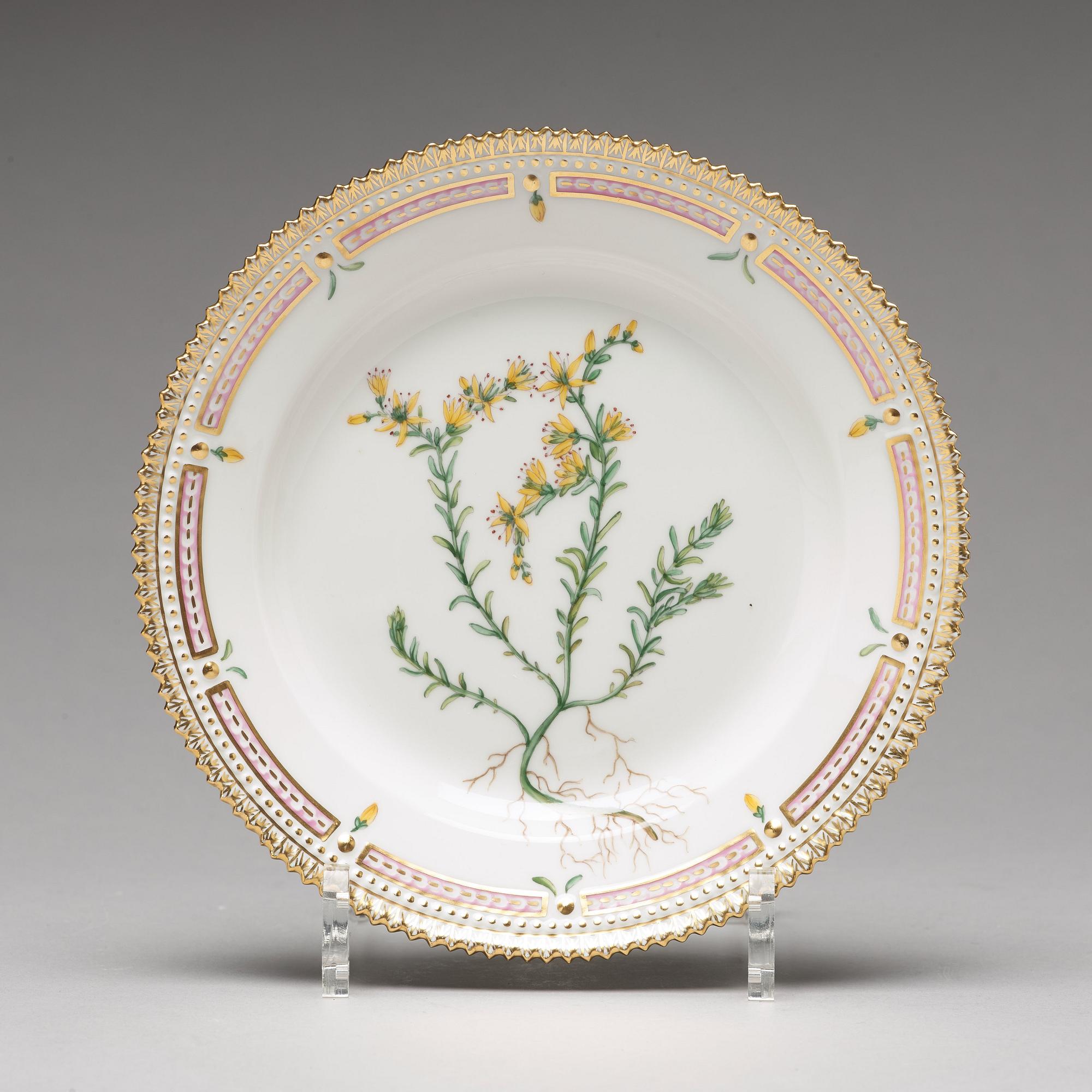 ASSIETTER, 12 stycken, porslin. "Flora Danica", Royal Copenhagen, Danmark, 1900-tal.