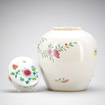 BOJAN MED LOCK, porslin, Kina, 1800-tal.