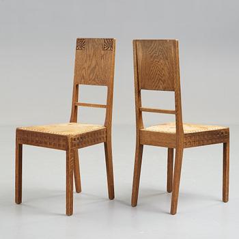 A Art Nouveau oak set with dining table, seven chairs and a side table, Finland, early 1900's.