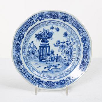 Tallrikar, 16 st, porslin, Kina, Qianlong (1736-95).