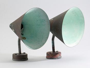 YTTERBELYSNING, 2 st snarlika, "Tratten", Hans Agne Jakobsson, Markaryd, 1900-talets andra hälft.