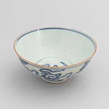 A Chinese blue and white porcelain bowl with buddhist lions chasing a ball with ribbons, Ming dynasty (1368-1644).