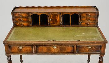 SKRIVBORD, engelsk stil, 1900-tal.