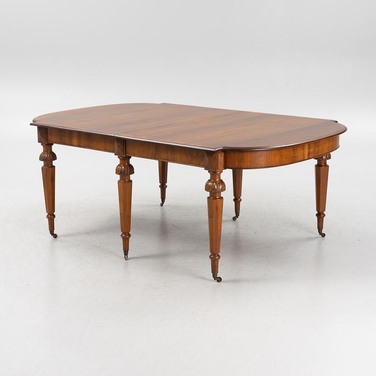 A walnut veneered dining table, probably England, late 19th Century.