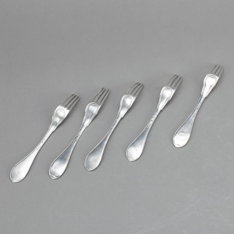 GAFFLAR, 5 st, silver, modell "Gammal Svensk, rund", Daniel Hallman, Stockholm, 1815-19. Vikt 315 g.